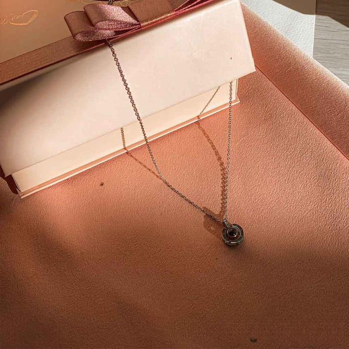 16 Small Roses Jewelry Case With Pendant Set